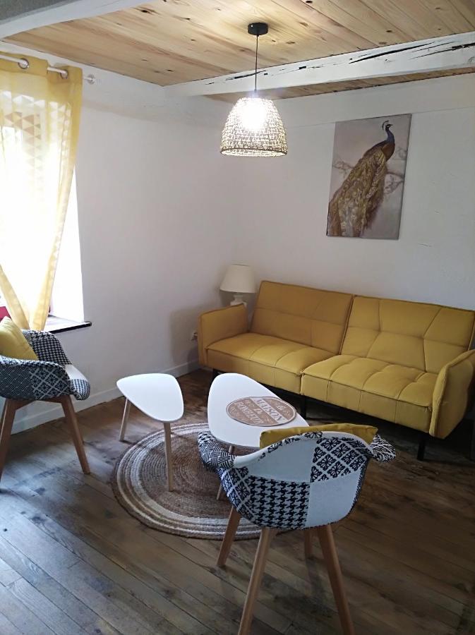 Appartement cozy dans maison privée Tauves Exterior foto