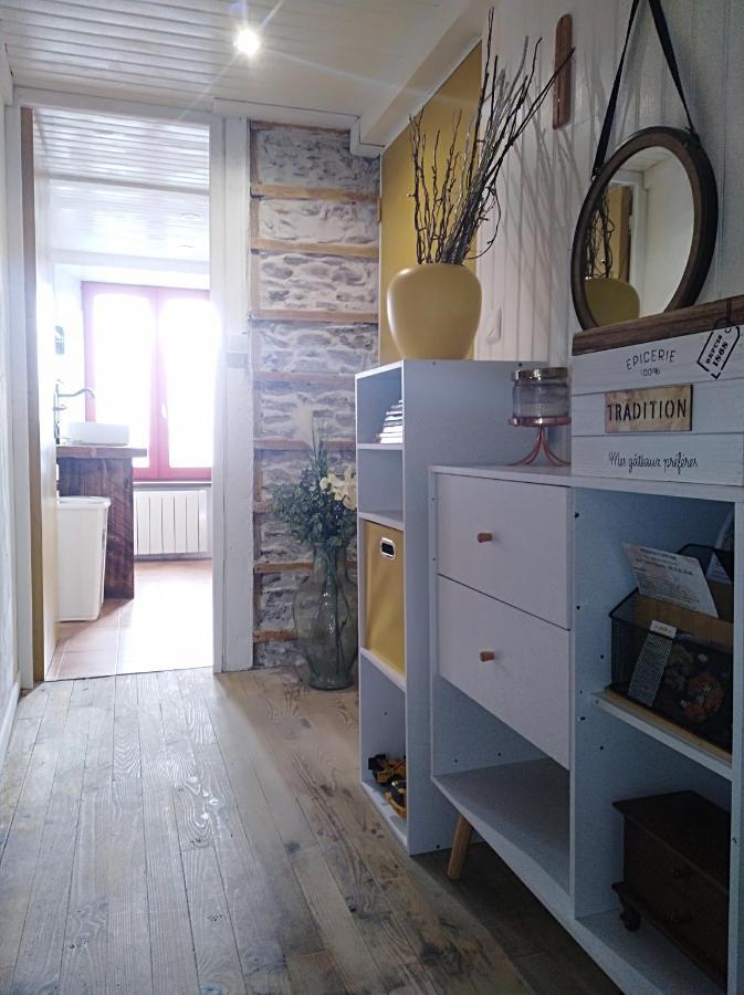 Appartement cozy dans maison privée Tauves Exterior foto