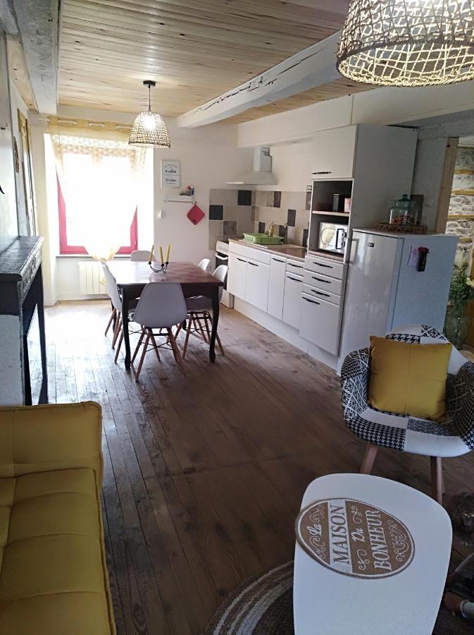 Appartement cozy dans maison privée Tauves Exterior foto