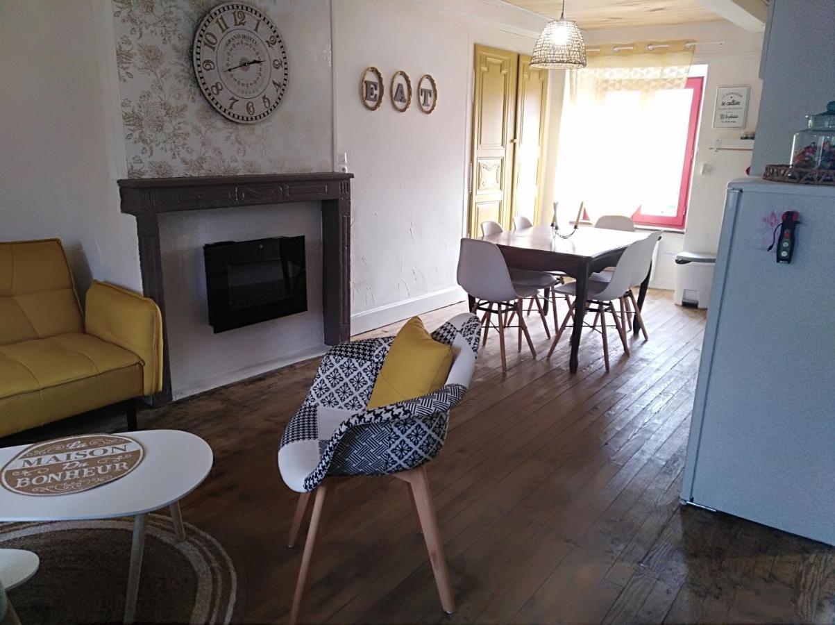 Appartement cozy dans maison privée Tauves Exterior foto