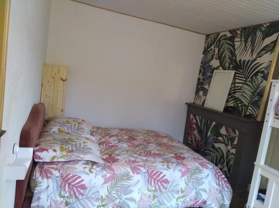 Appartement cozy dans maison privée Tauves Exterior foto
